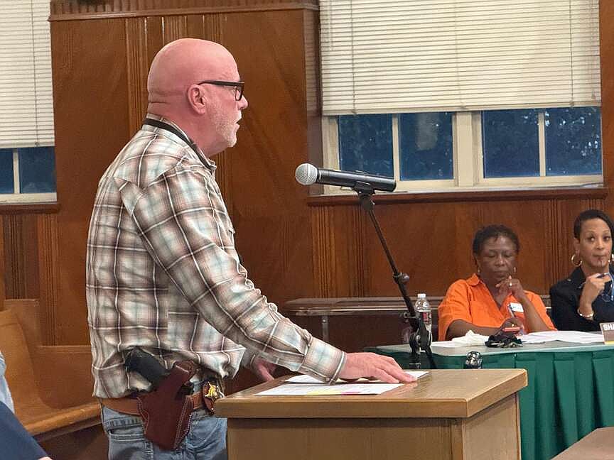 Sebastian County Justices of the Peace vote to retain two employees after communications department disbands