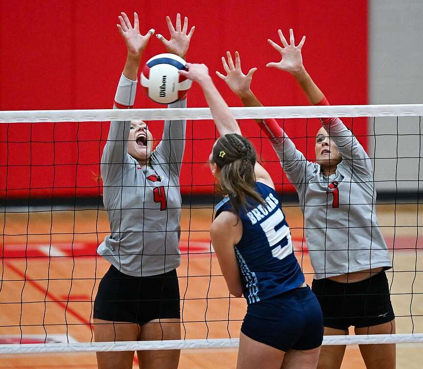 Farmington handles business, beats PA