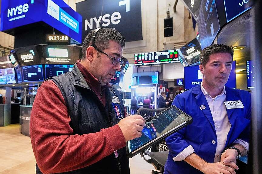 Tech sell-off continues, drags US market to worst day in months