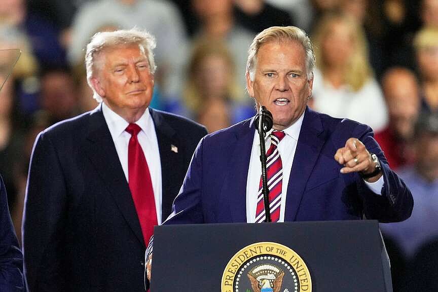 Trump shuffles schedule in answer to voting surge