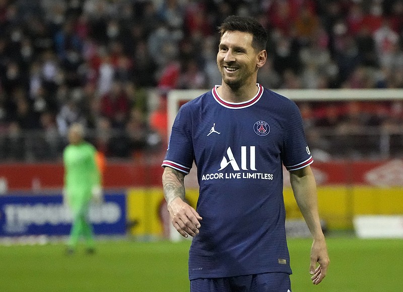 El delantero argentino del PSG Lionel Messi sonr�e durante el partido contra el Reims por la liga francesa