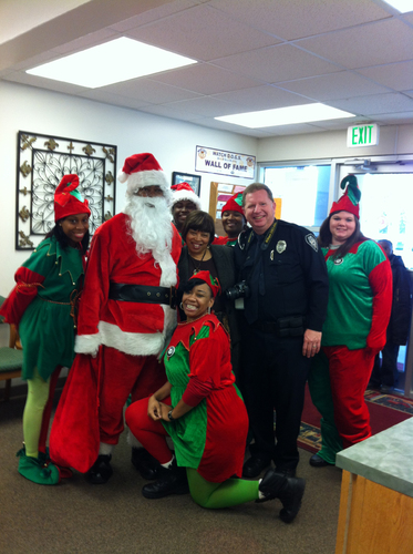 Santa visits Oak Park school