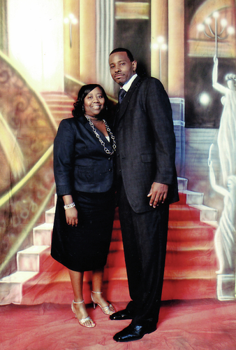 Terry and Nicole Brown to renew wedding vows