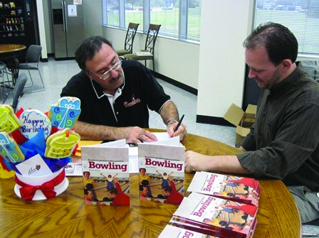 Former Commercial sports reporter to hold book signing
