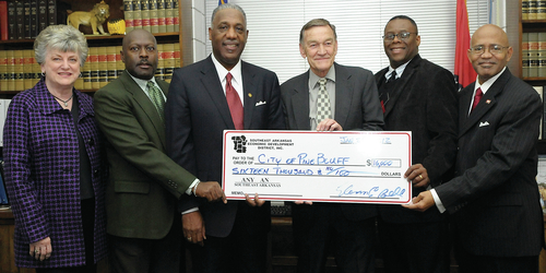 $16,000 presented for Saenger roof repair