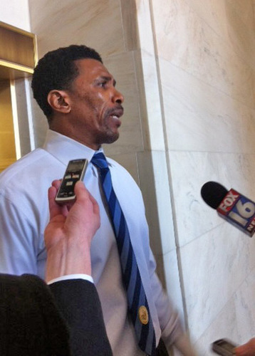 WM3 prosecutor, ex-Harlem Globetrotter file for office