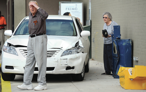 Car hits Brookshires on Dollarway Road