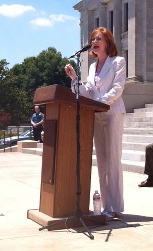Hundreds rally for religious freedom