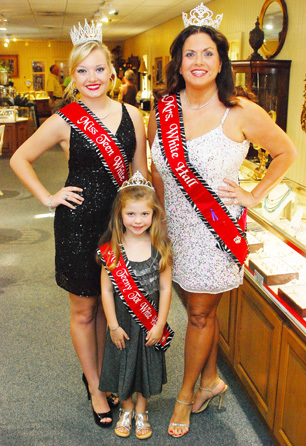 Reception honors beauties