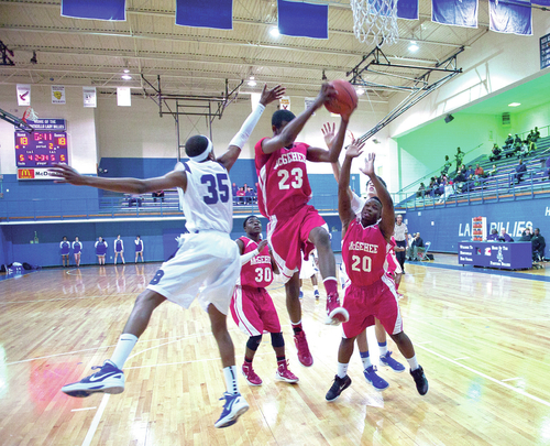Ellis helps Owls stun Billies