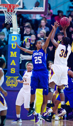 Lady Dogs stay on top