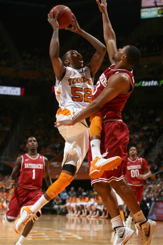 Razorbacks suffers another road game