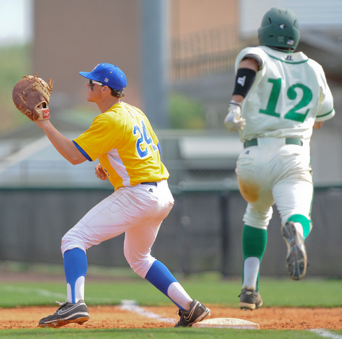 Green doesn’t draw luck of the Irish as Weevils drop twinbill