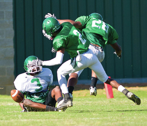 Weevils struggle offensively in scrimmage