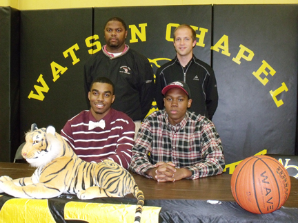 Wildcats duo become Greyhounds