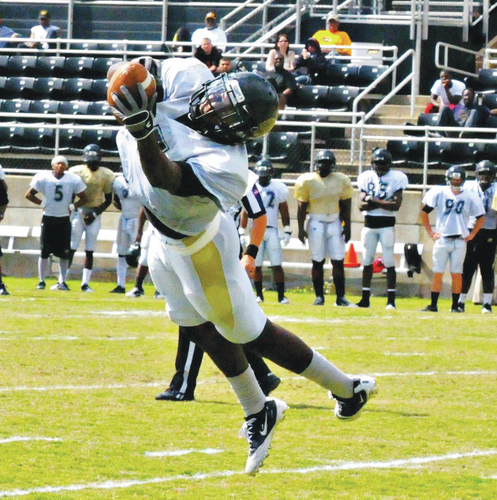 Beverly stays busy in scrimmage