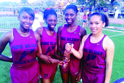Fillies’ 4×100 team, Gridley speed to titles