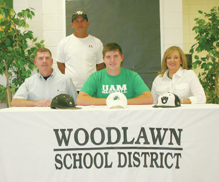 Johnston signs with UAM