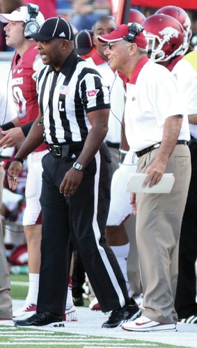 Razorbacks defend Smith after loss