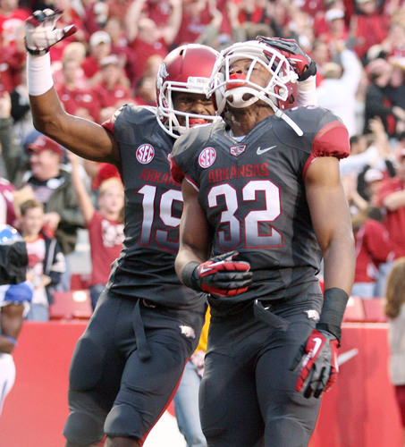 After slow start, Hogs’ offense clicking