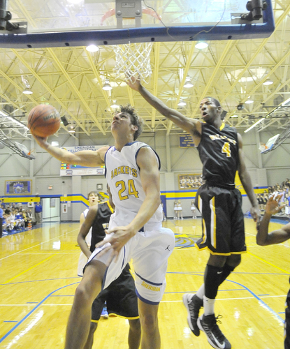 Jackets Fly High: Bowlin goes for 32 against Wildcats