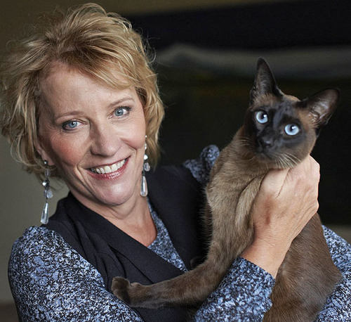 Book Review  Cats & Daughters’ by Helen Brown