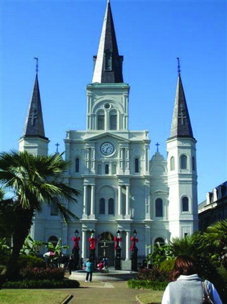 Classic Club tours New Orleans on recent trip