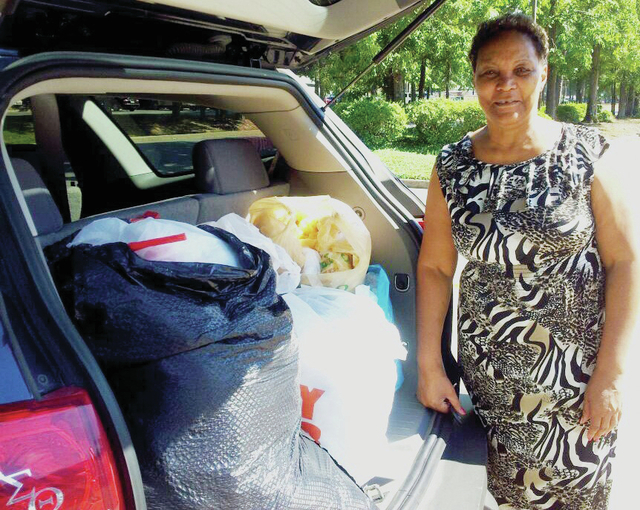 NAUW members donate grocery bags to food pantry