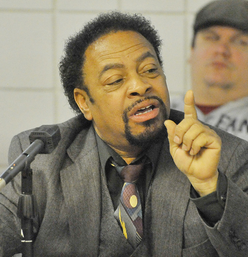Alderman denies calling police officer racist