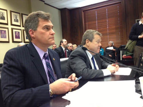 Bill to cut state income tax advances