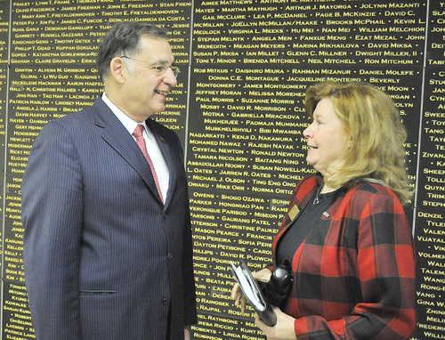 Senator touts importance of NCTR during visit
