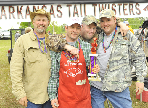 Crawfish boil raises funds for Delta Zeta’s community work