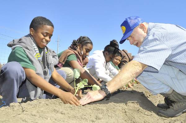 Local elementary students get gardening lesson