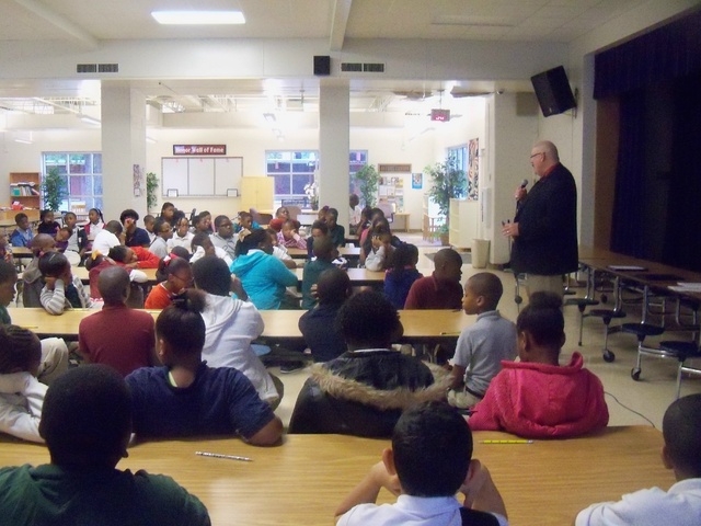 Police chief visits Oak Park School with Pen or Pencil