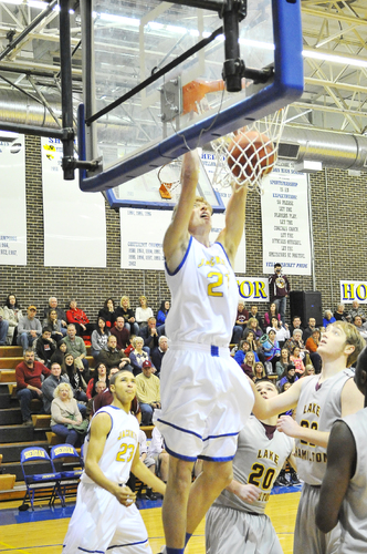 Dramatic Finish: Yellowjackets win league opener on Morris’ three