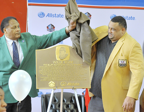 Roaf returns to alma mater for special ceremony