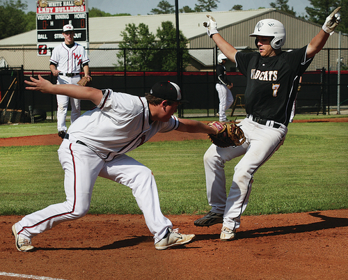 Bulldogs move into first place