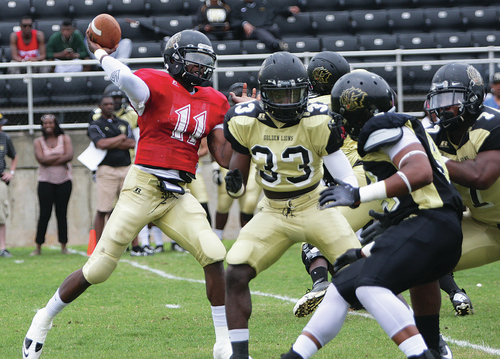 Duncan helps Black swarm Gold