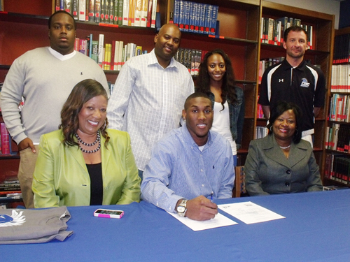 Central Baptist lands WH’s Davis