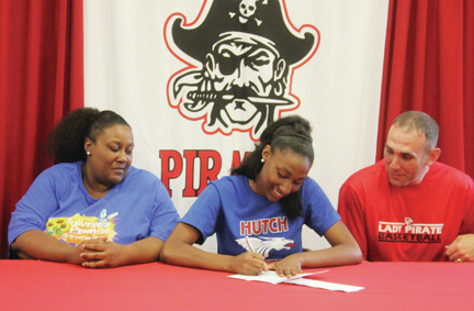 Lady Pirate Inks With JUCO