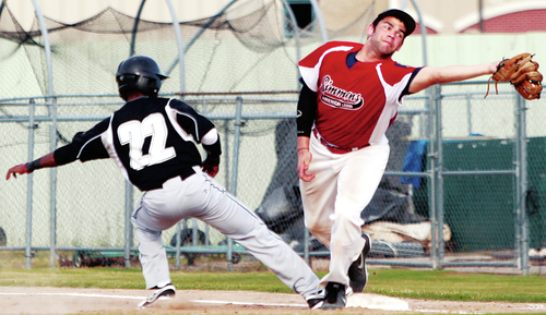 Black Sox take two quick ones from Simmons