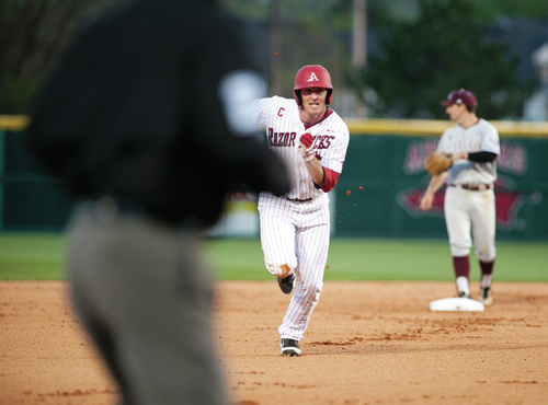 Razorbacks’ Vinson, Fant sign MLB contracts