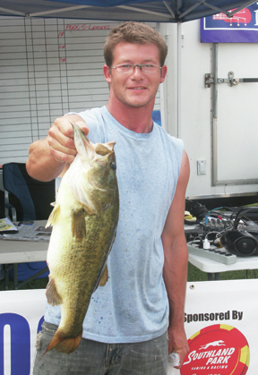 Swink takes tournament lead in Dumas pool