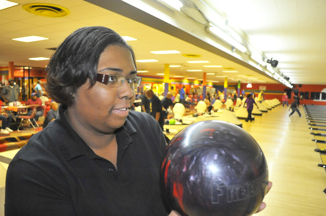 Pine Bluff woman’s 300 makes Thunder Lanes history