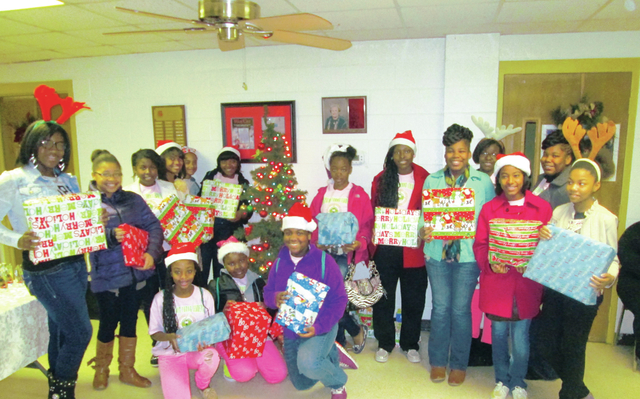 EYL Program gives back to the community during the holidays