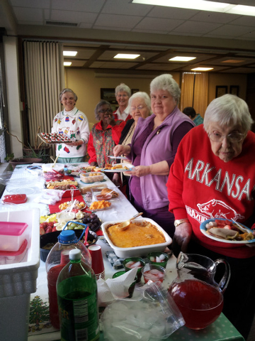 Grand Prairie Quilt Society hosts Christmas potluck