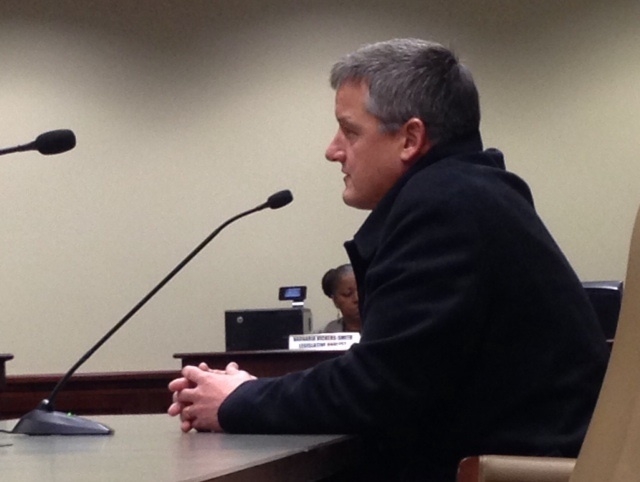 Panel favors allowing fundraising for federal office during session