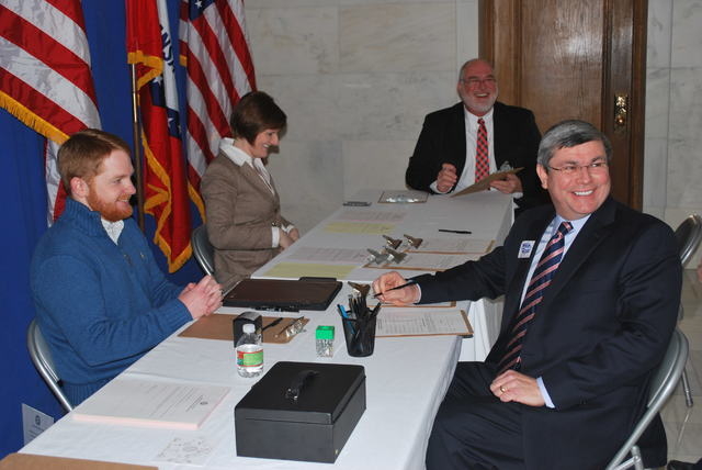 Mike Ross files for governor