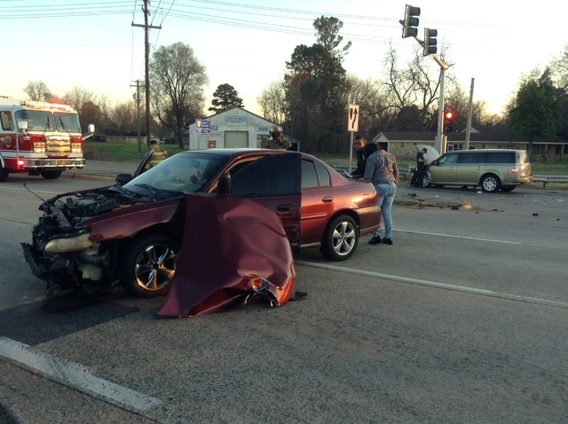 At least two injured in wreck on Martha Mitchell Expressway