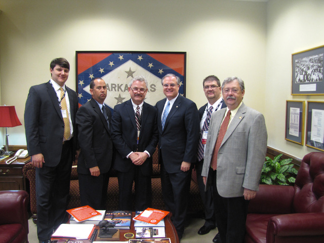Pryor meets Arkansas oil representatives